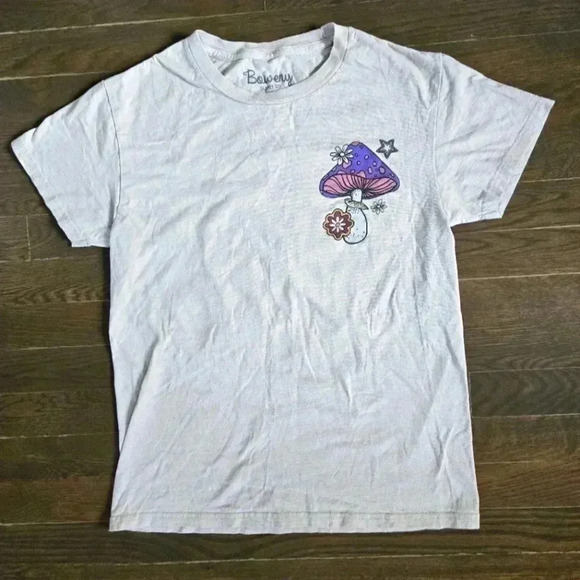 Bowery Supply Co Mushroom Graphic T-Shirt beige women's size Small - Picture 1 of 7